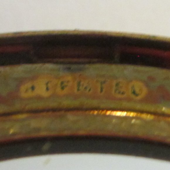 Kigu of London Mid Century Marcasite Medallion Powder Compact Made in England - Picture 10 of 12